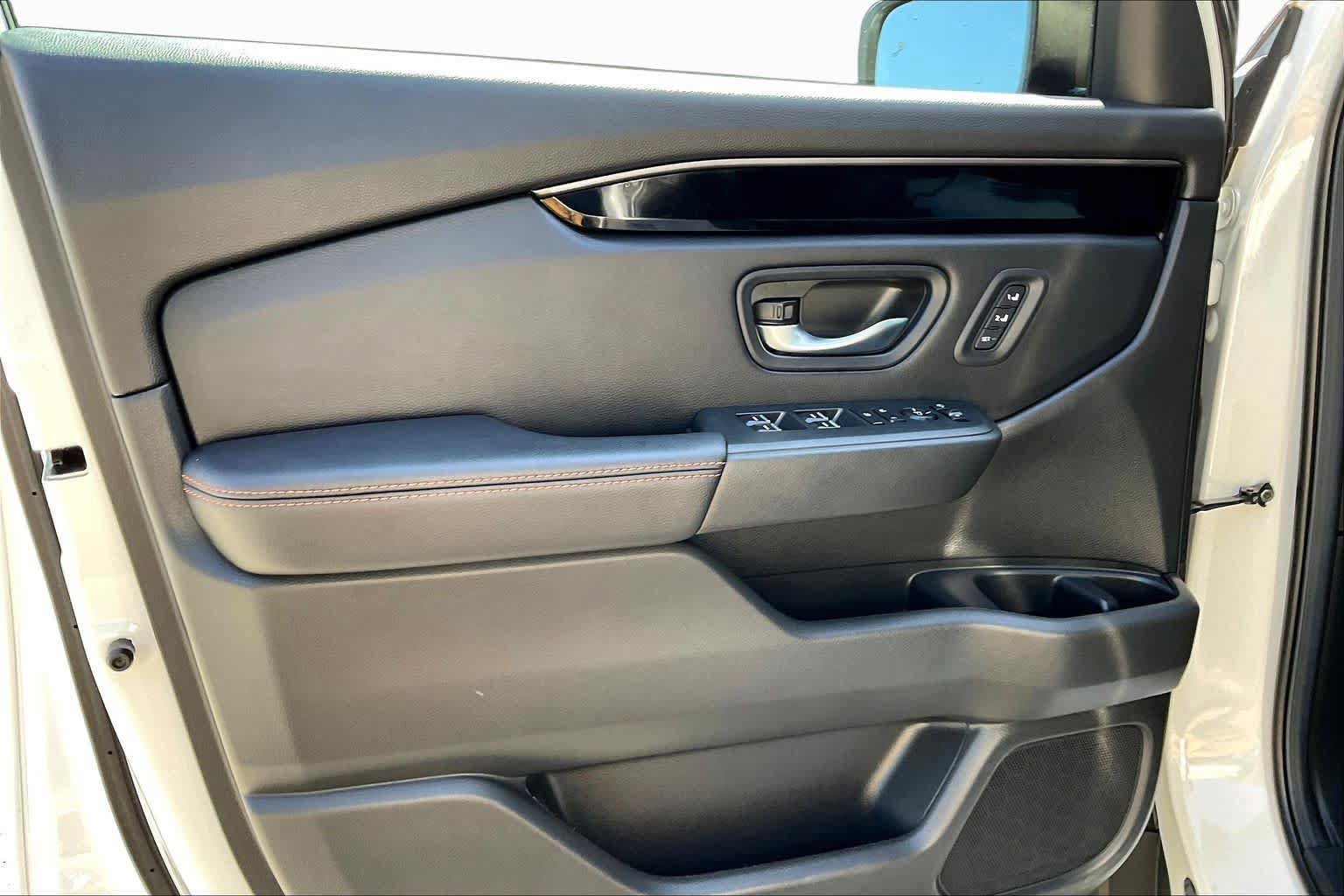 Used 2025 Honda Pilot TrailSport image 22