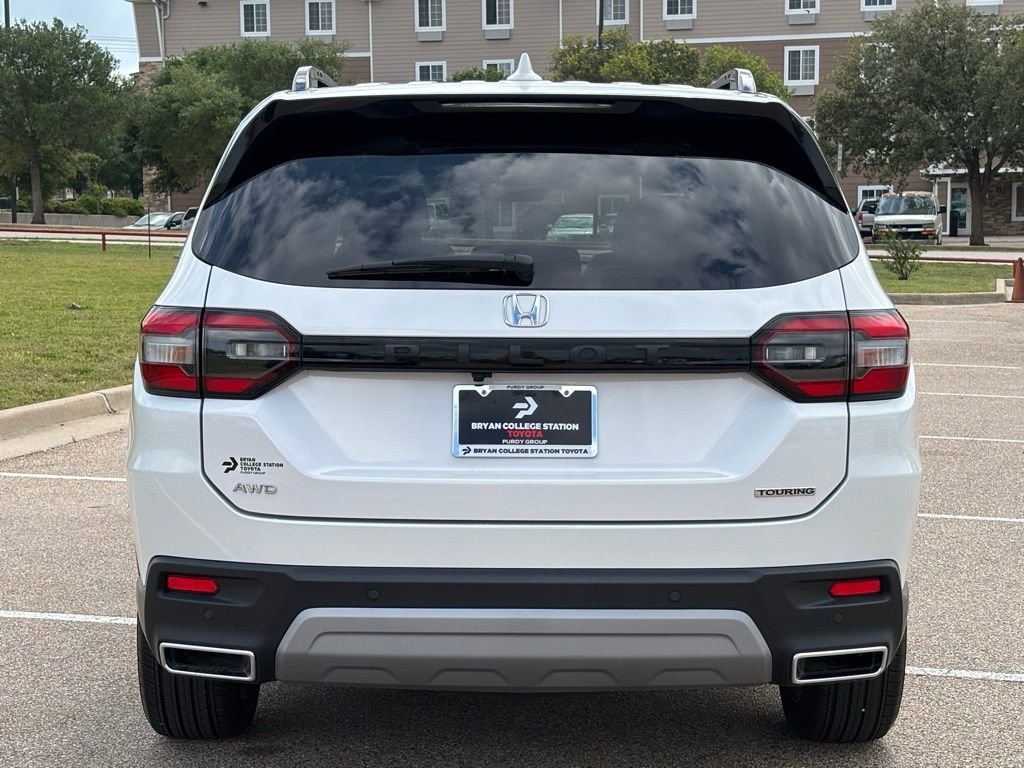 Used 2025 Honda Pilot Touring image 6
