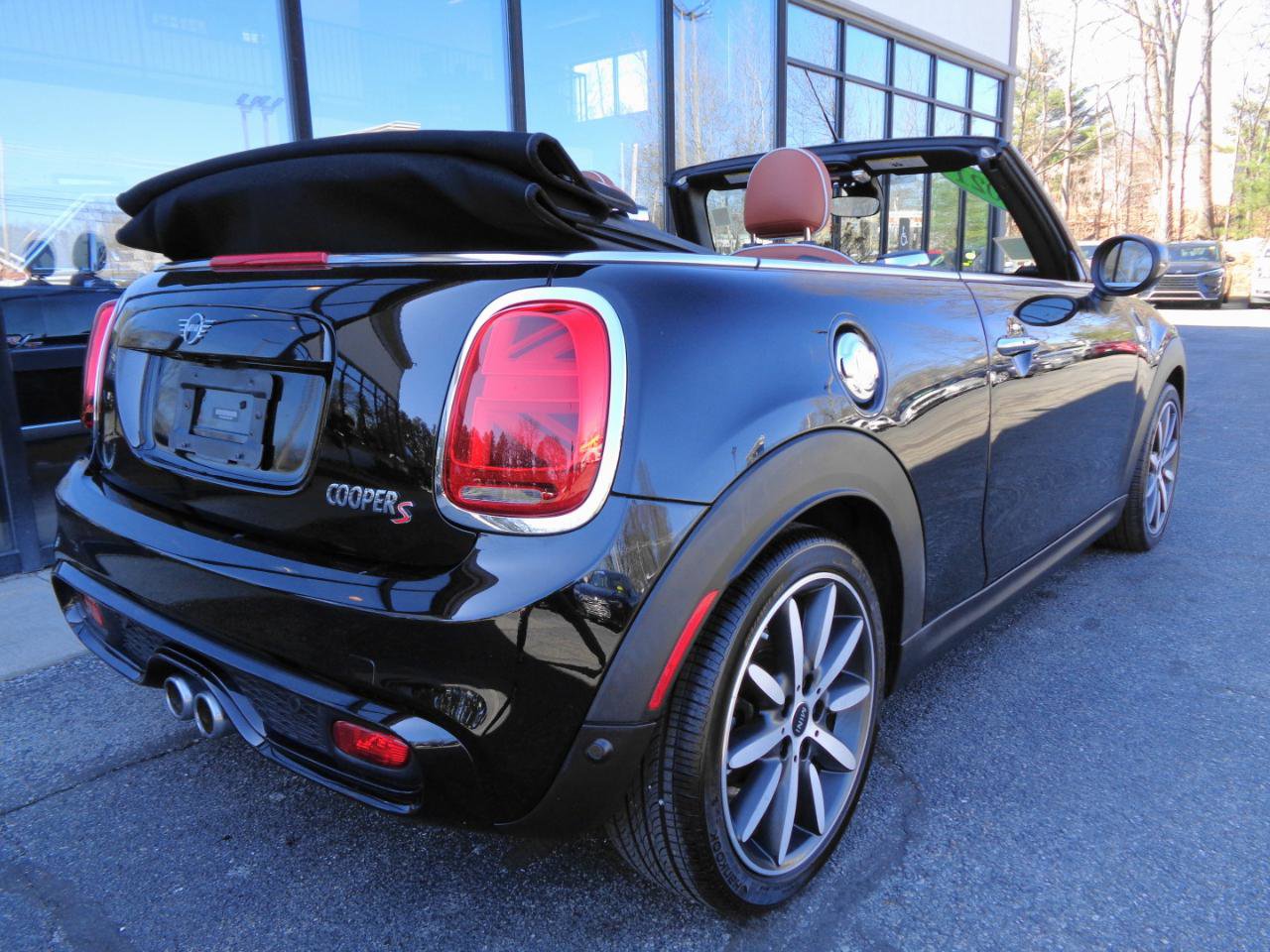 Used 2021 MINI Cooper S w/ Signature Upholstery Package image 5