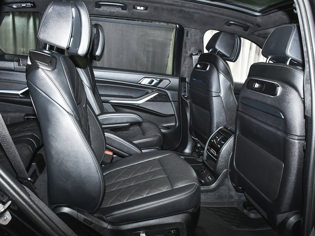 Used 2024 BMW X7 xDrive40i w/ Executive Package image 72