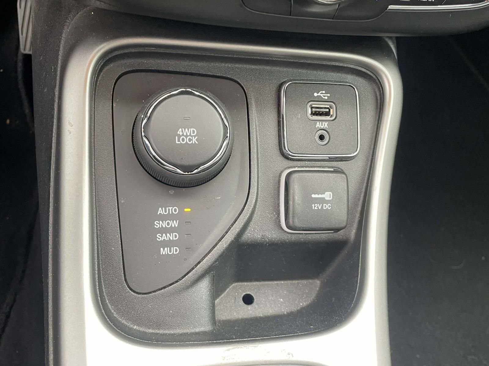 Used 2017 Jeep Compass Latitude w/ Popular Equipment Group AWD/4WD image 20