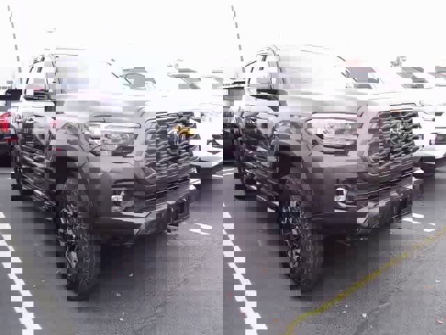 Used 2023 Toyota Tacoma TRD Off-Road image 3