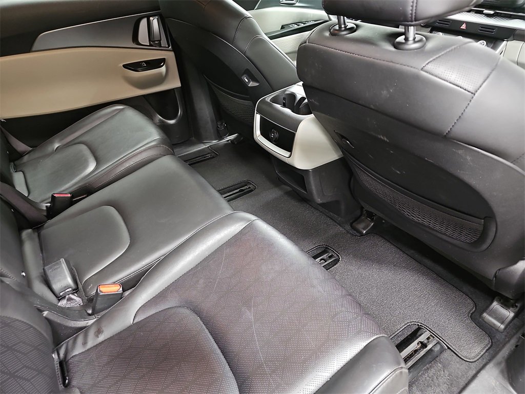 Used 2024 Kia Carnival LX image 11