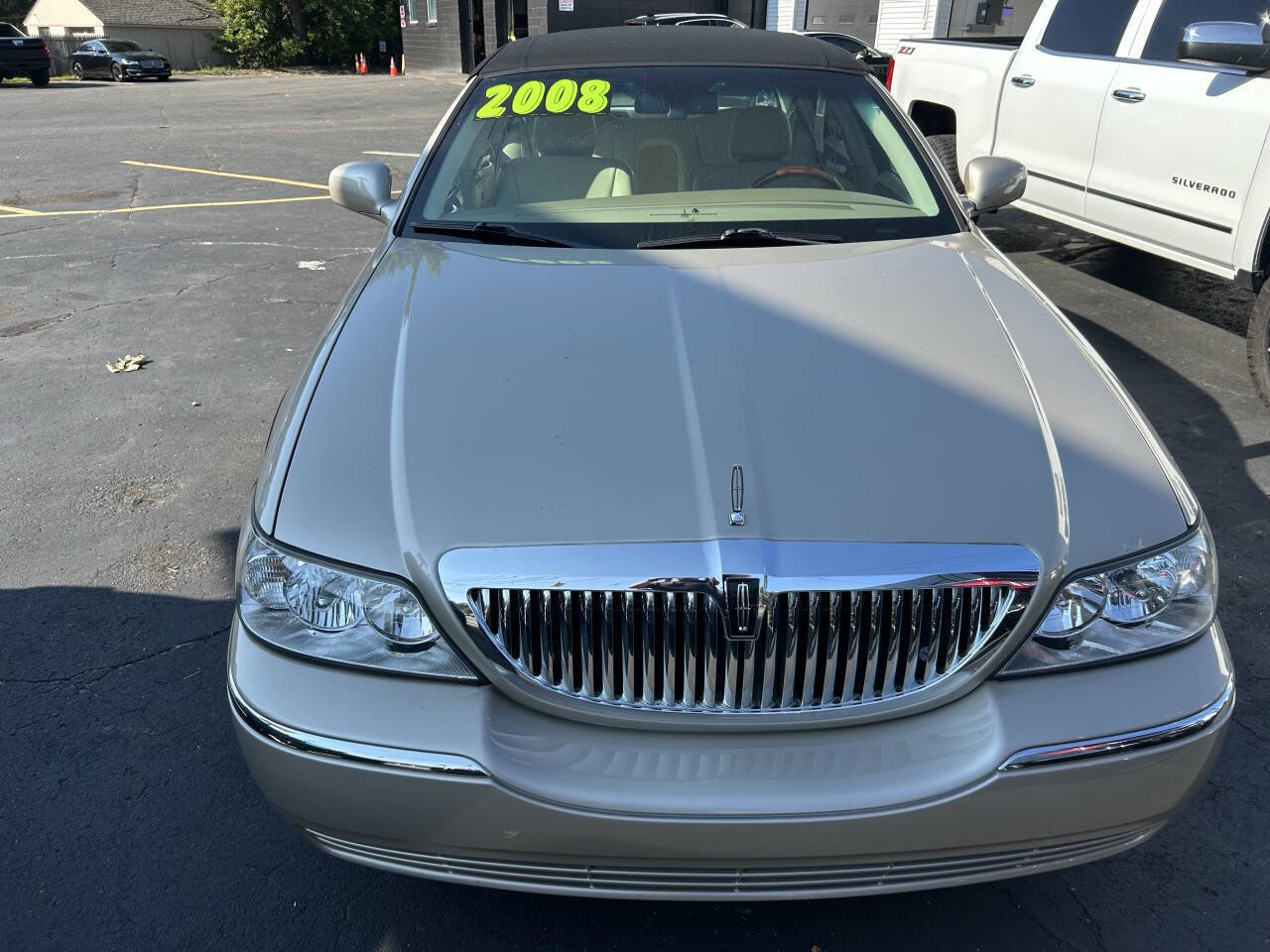 Used 2008 Lincoln Town Car Signature Limited image 11