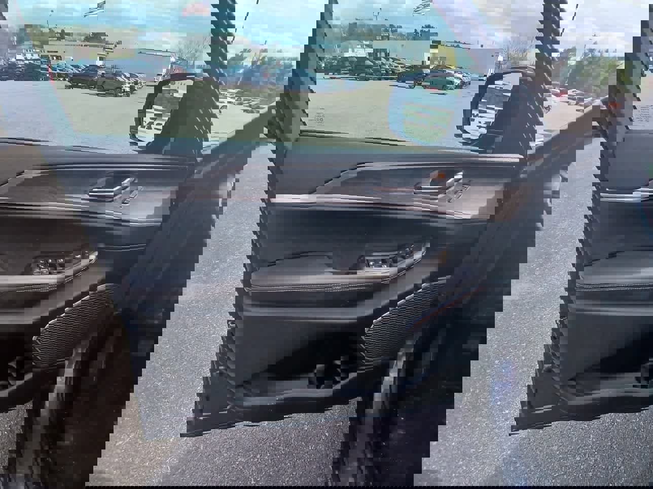 New 2026 Jeep Grand Cherokee Limited w/ Limited Altitude Package AWD/4WD image 9