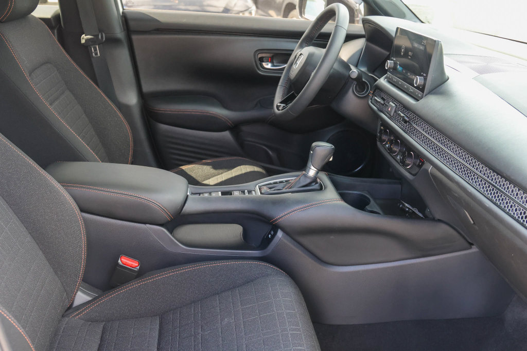 Used 2024 Honda HR-V Sport image 14
