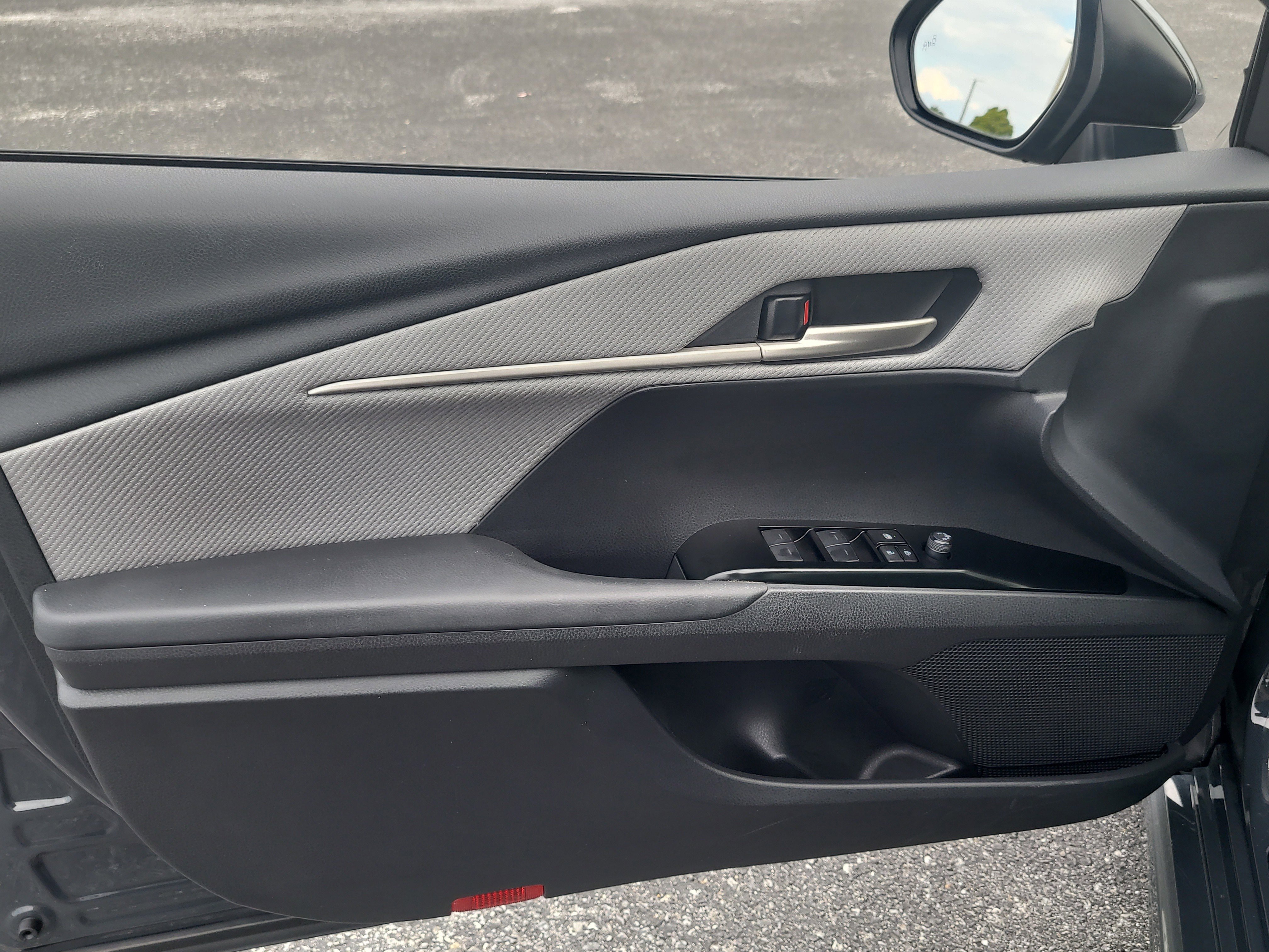 Used 2025 Toyota Camry SE image 16