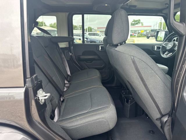 Used 2025 Jeep Wrangler Sahara image 15