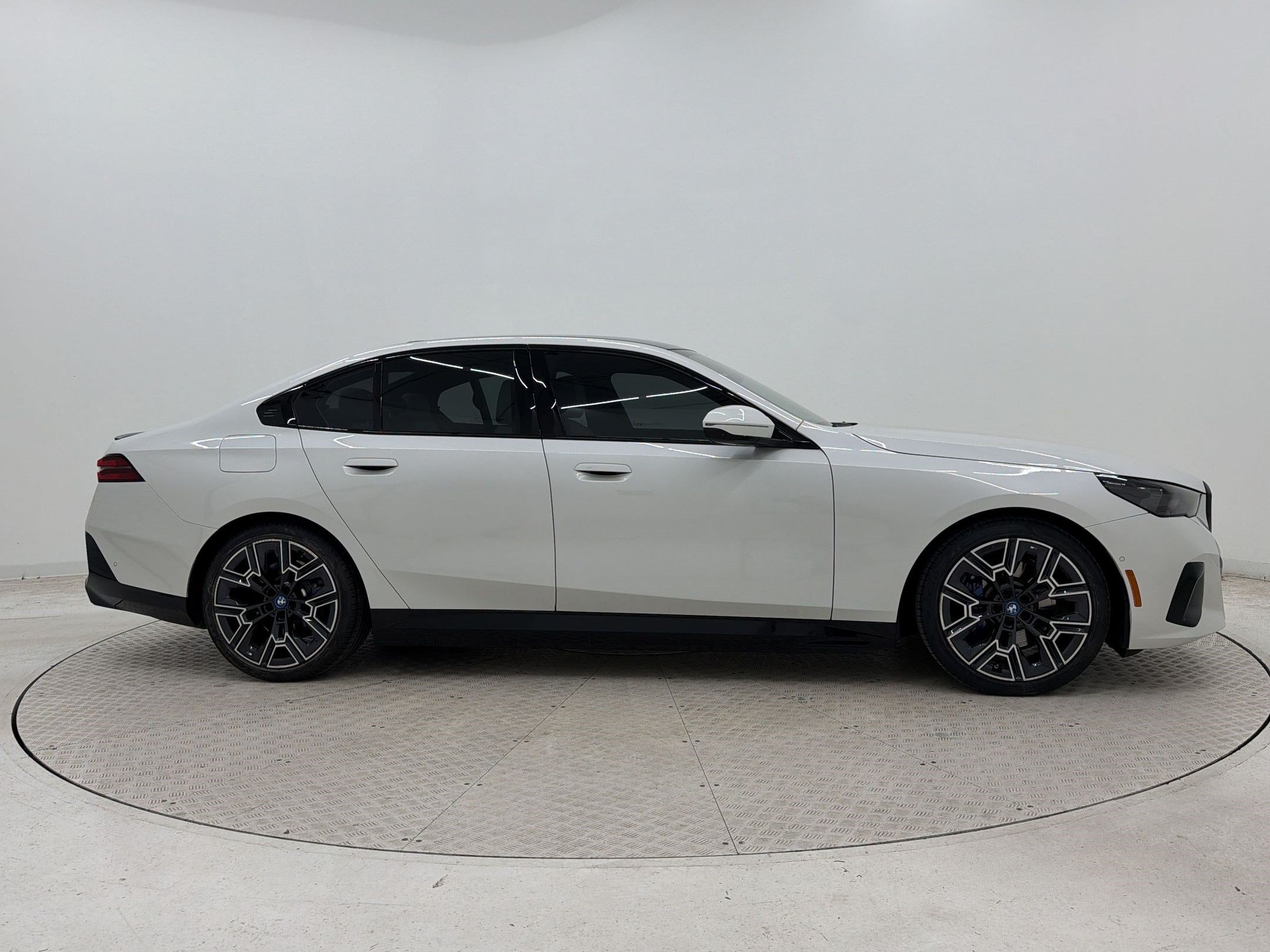 Certified 2024 BMW i5 eDrive40i w/ Executive Package RWD image 8