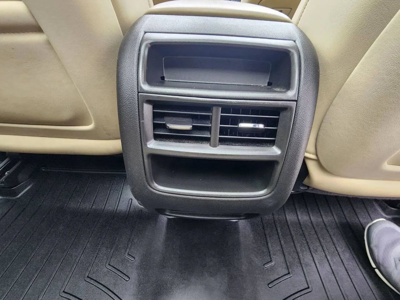 Used 2017 Cadillac XT5 Luxury w/ Driver Awareness Package image 18