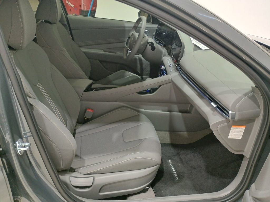 New 2025 Hyundai Elantra SEL FWD image 14