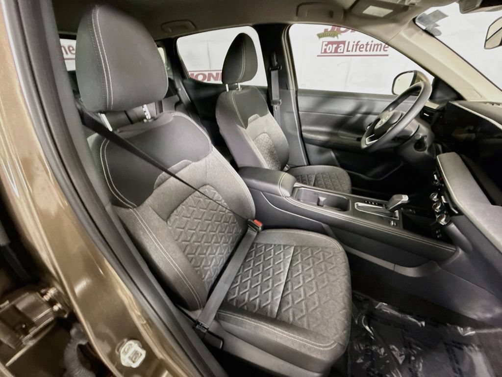 Used 2025 Nissan Kicks SV AWD/4WD image 28