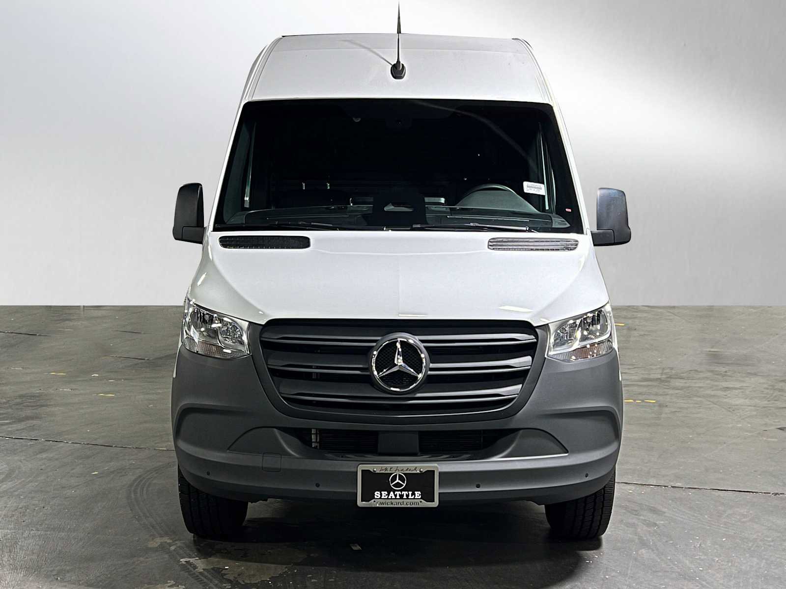 Used 2025 Mercedes-Benz Sprinter 2500 image 8
