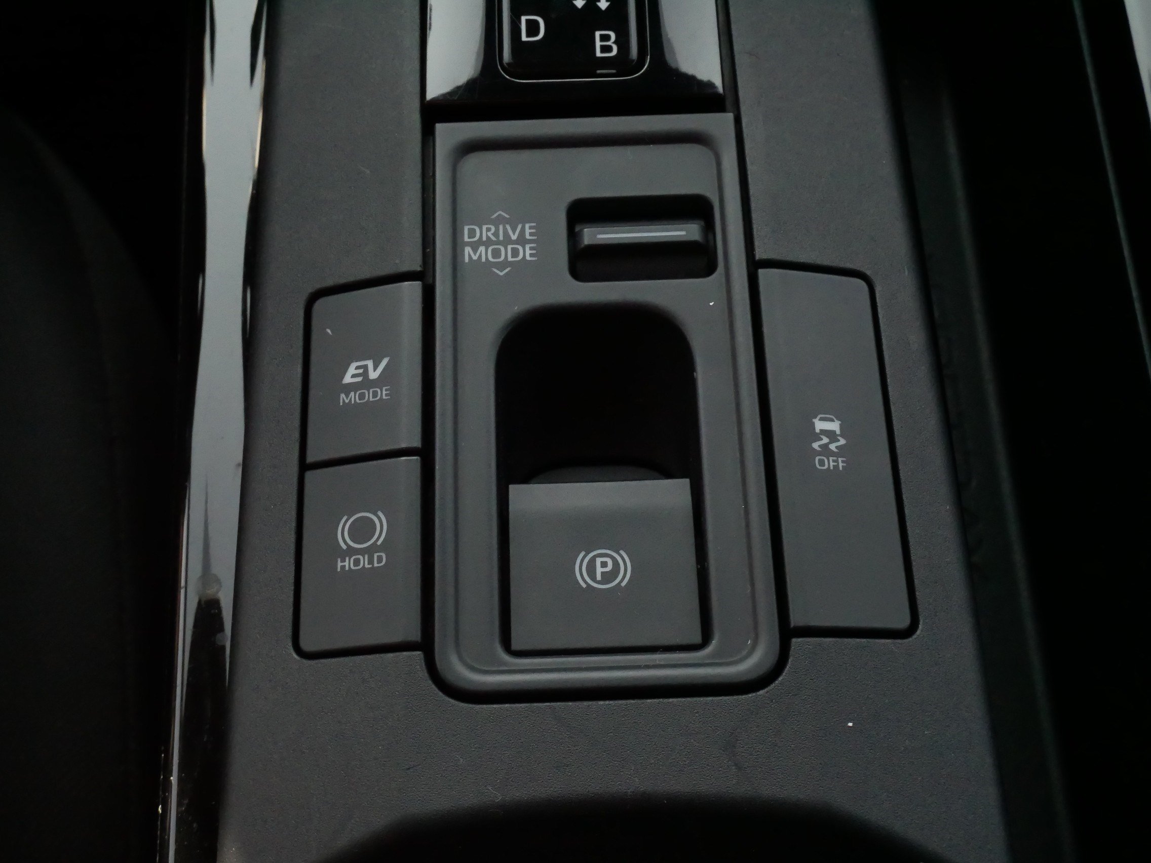 Certified 2025 Toyota Prius LE FWD image 26