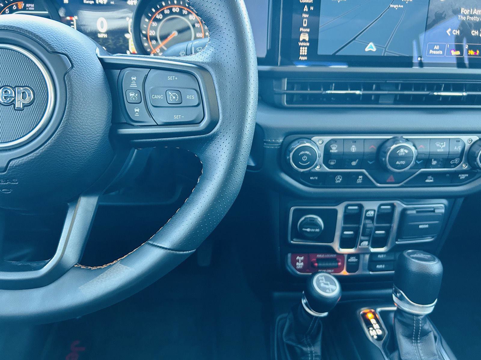 Used 2024 Jeep Gladiator Mojave w/ Technology Group image 17