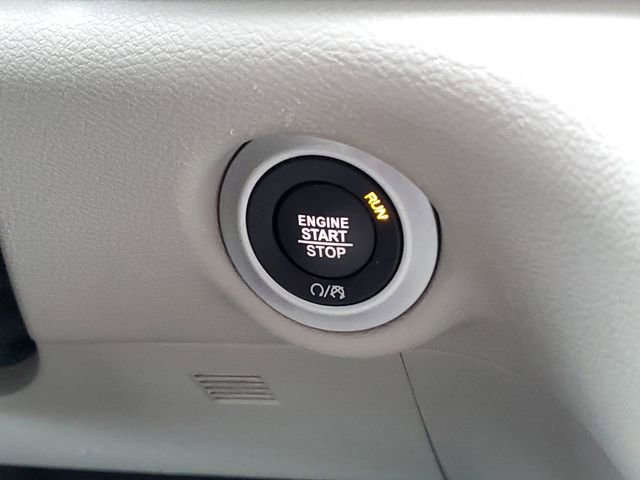 Used 2023 Chrysler Pacifica Touring-L FWD image 13