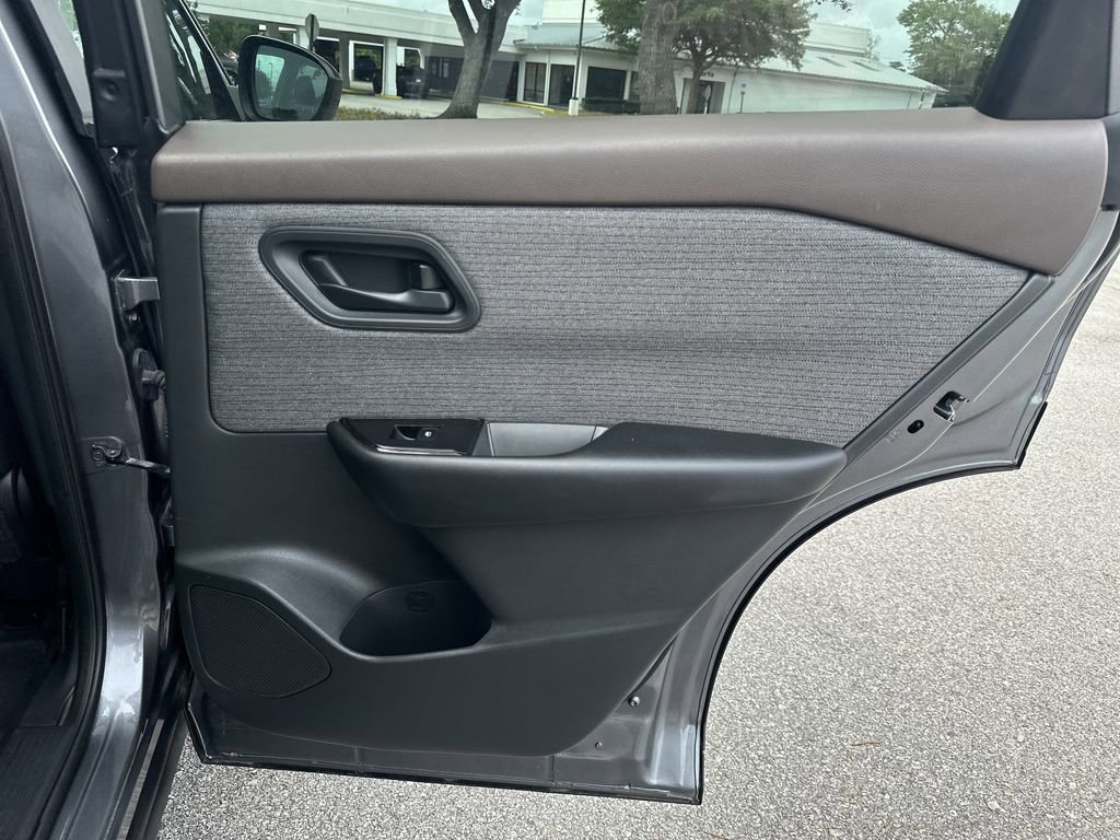 Used 2023 Nissan Rogue S FWD image 29