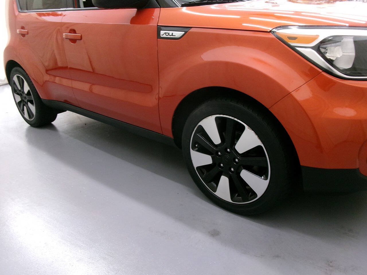 Used 2018 Kia Soul + FWD image 10