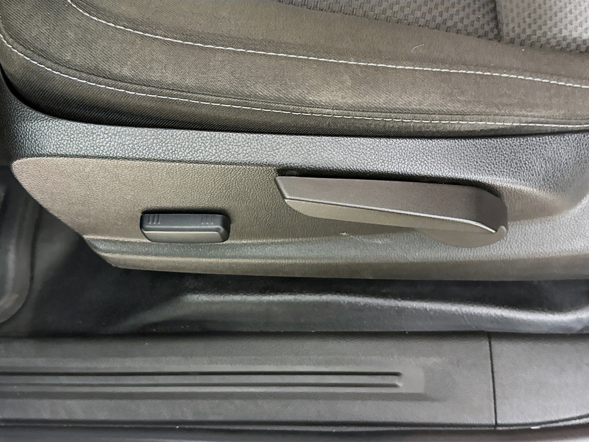 Used 2022 Chevrolet Colorado LT w/ Fleet Safety Package image 22