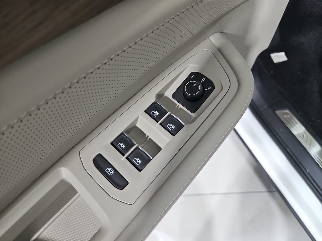 New 2026 Volkswagen Atlas SE image 11