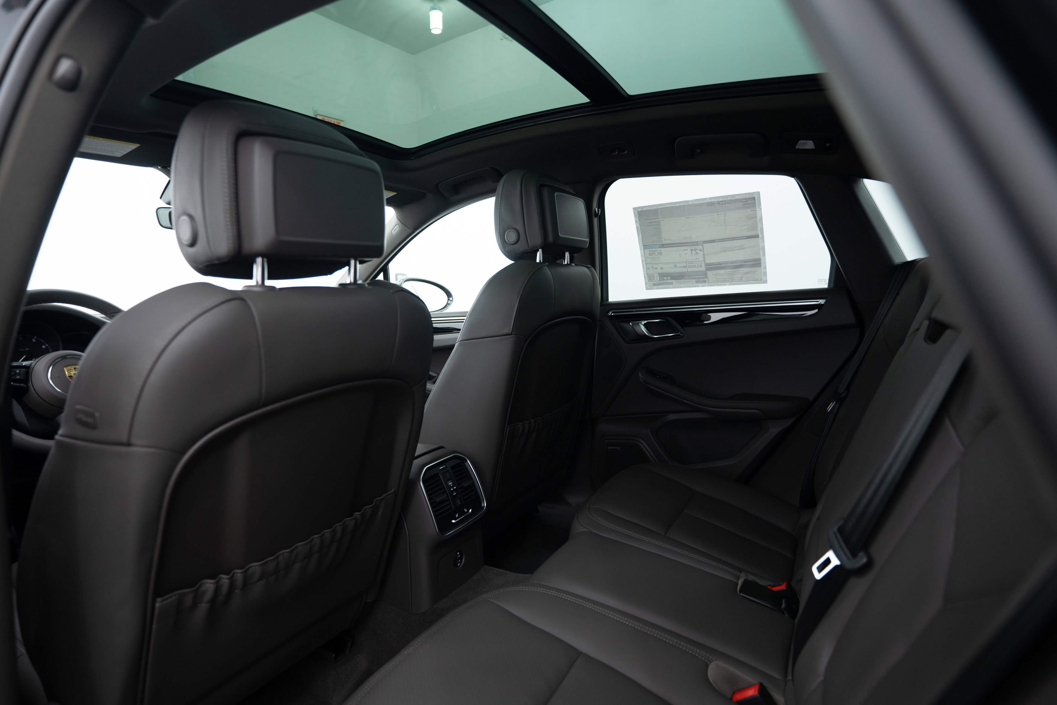 Certified 2025 Porsche Macan image 21