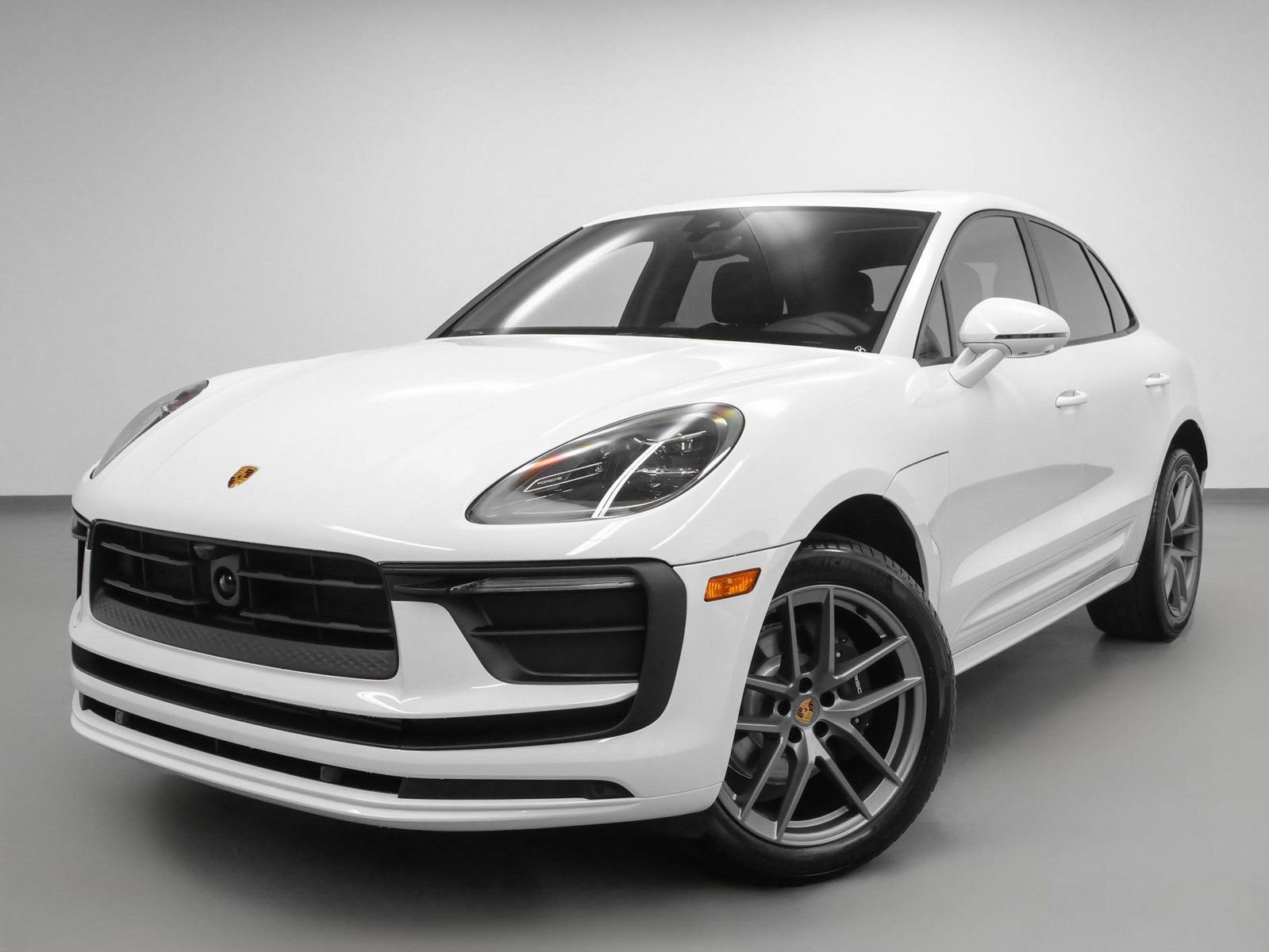 Certified 2025 Porsche Macan video 1