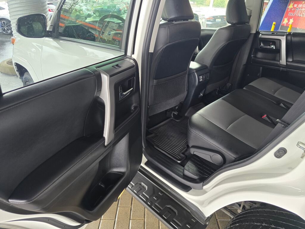 Used 2024 Toyota 4Runner SR5 Premium w/ Moonroof Package AWD/4WD image 18