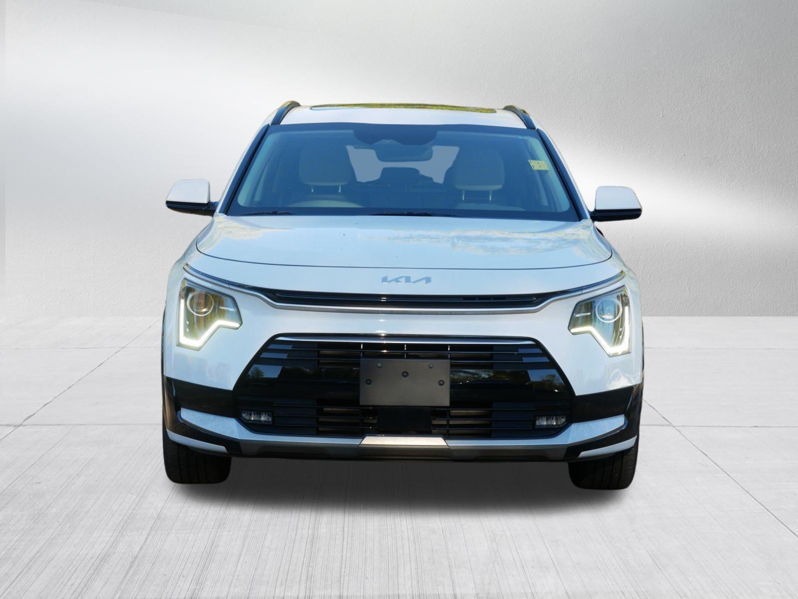 Certified 2023 Kia Niro EX Touring FWD image 2