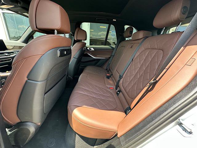 Used 2024 BMW X5 xDrive40i w/ M Sport Package AWD/4WD image 18