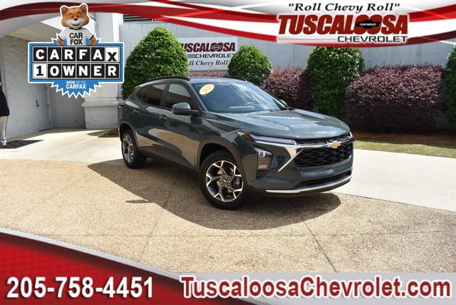 Used 2025 Chevrolet Trax LT FWD image 1