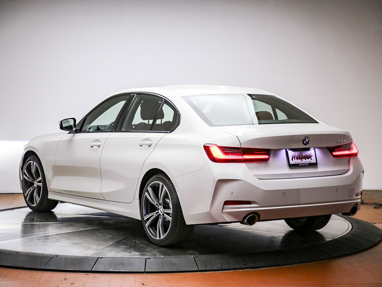Used 2023 BMW 330i Sedan w/ Convenience Package RWD image 2