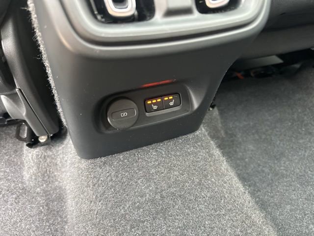 Certified 2025 Volvo XC40 B5 Core image 12