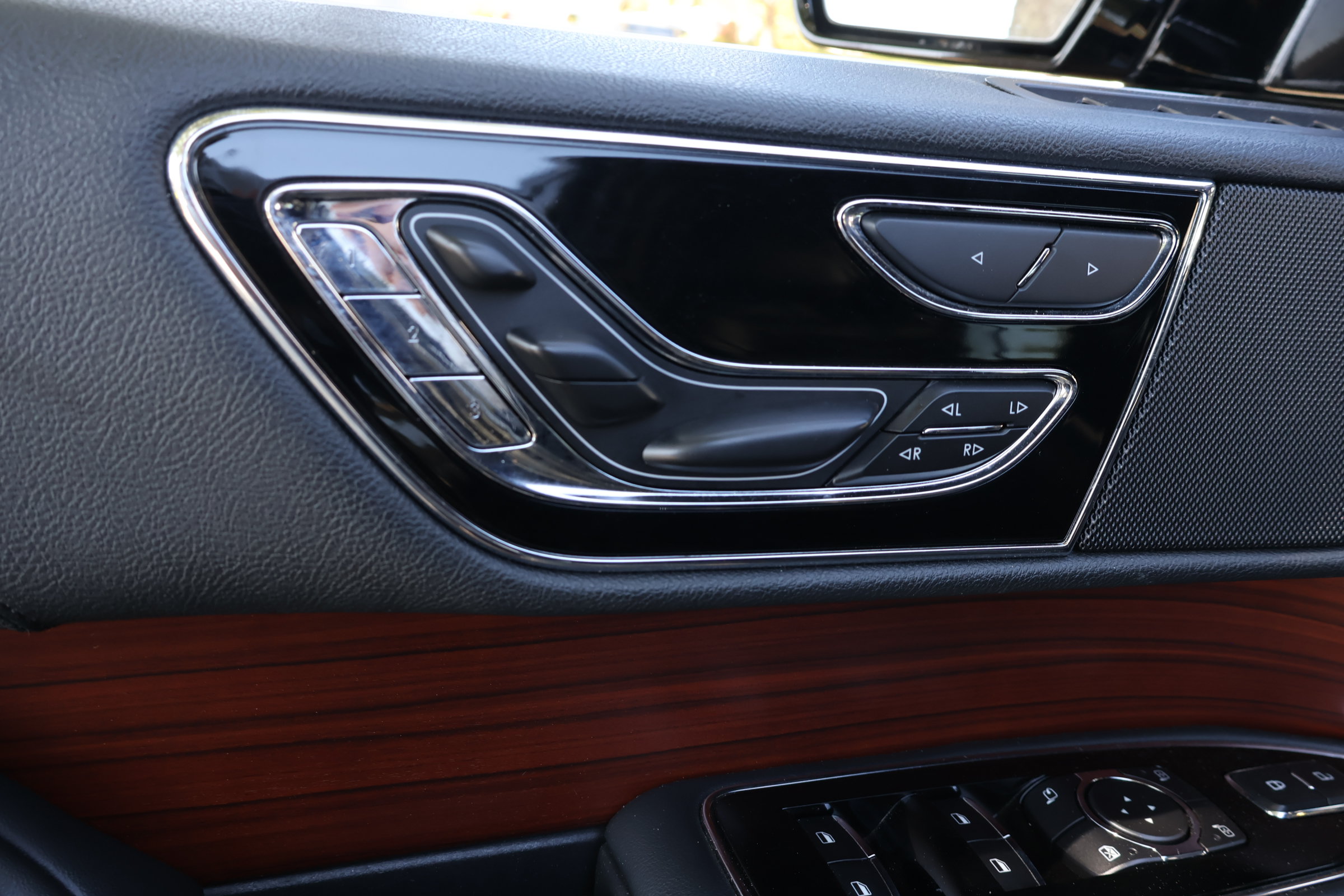 Used 2022 Lincoln Navigator Reserve RWD image 16
