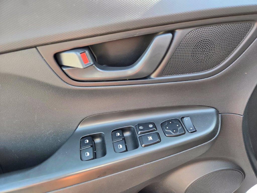 Used 2022 Hyundai Kona SE FWD image 18