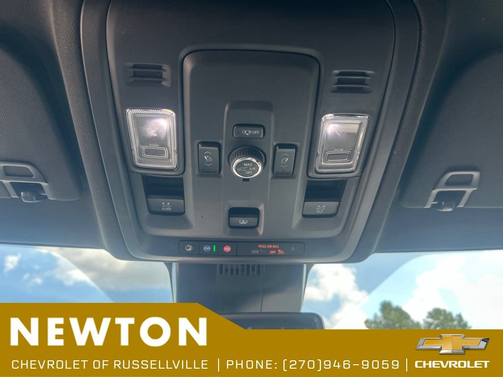 Used 2025 Chevrolet Suburban Z71 w/ Comfort Package AWD/4WD image 18