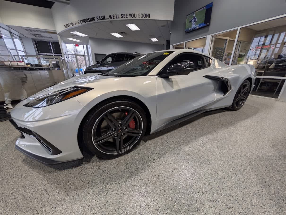 Used 2024 Chevrolet Corvette Stingray Premium Cpe w/ Z51 Performance Package RWD image 4