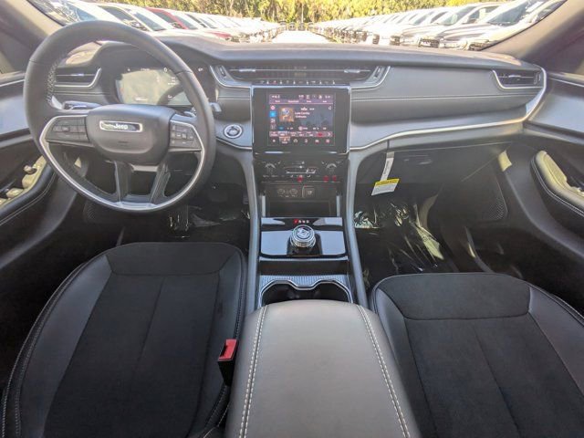 New 2025 Jeep Grand Cherokee Altitude image 13