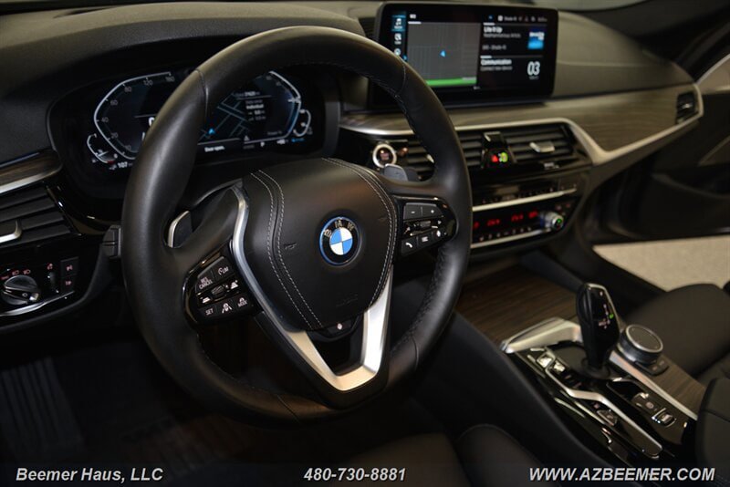 Used 2022 BMW 530e w/ Premium Package RWD image 31