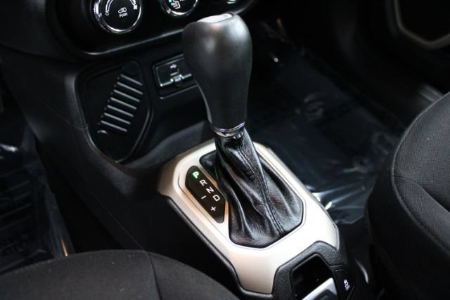 Used 2015 Jeep Renegade Latitude FWD image 14
