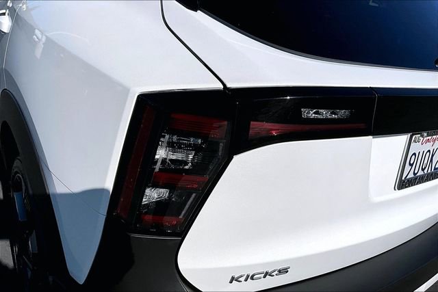 Certified 2025 Nissan Kicks SR image 22