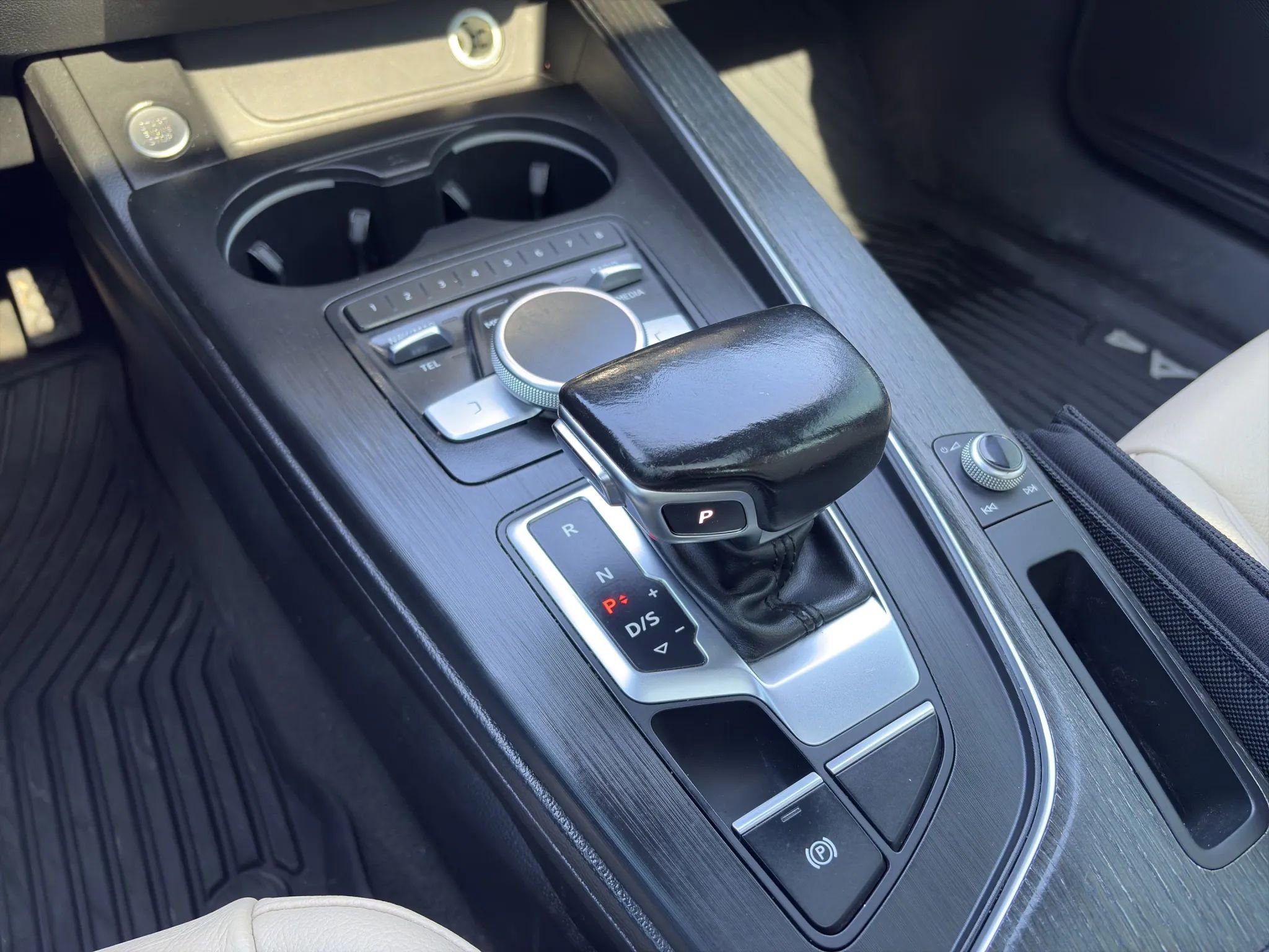 Used 2017 Audi A4 2.0T Ultra Premium w/ Convenience Package FWD image 12