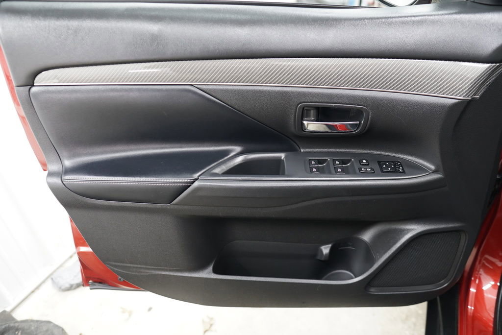 Used 2019 Mitsubishi Outlander SEL AWD/4WD image 18