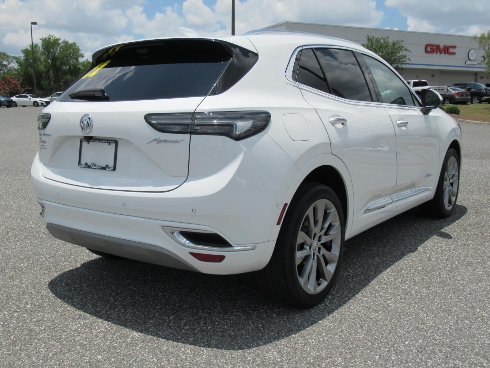 Used 2022 Buick Envision Avenir w/ Technology Package II FWD image 7