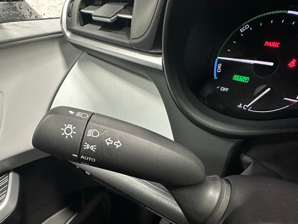 Used 2025 Toyota Sienna LE image 18