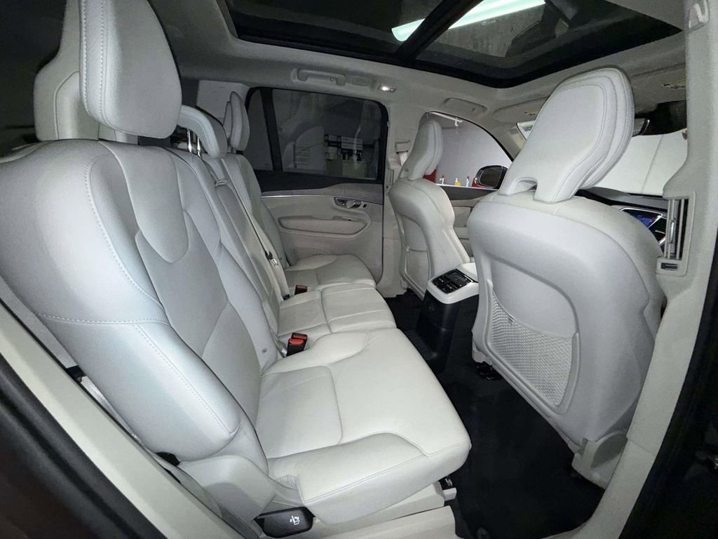 Used 2024 Volvo XC90 T8 Plus w/ Protection Package Premier AWD/4WD image 16