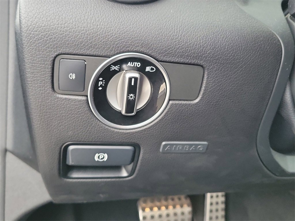 Used 2016 Mercedes-Benz SLK 300 image 16