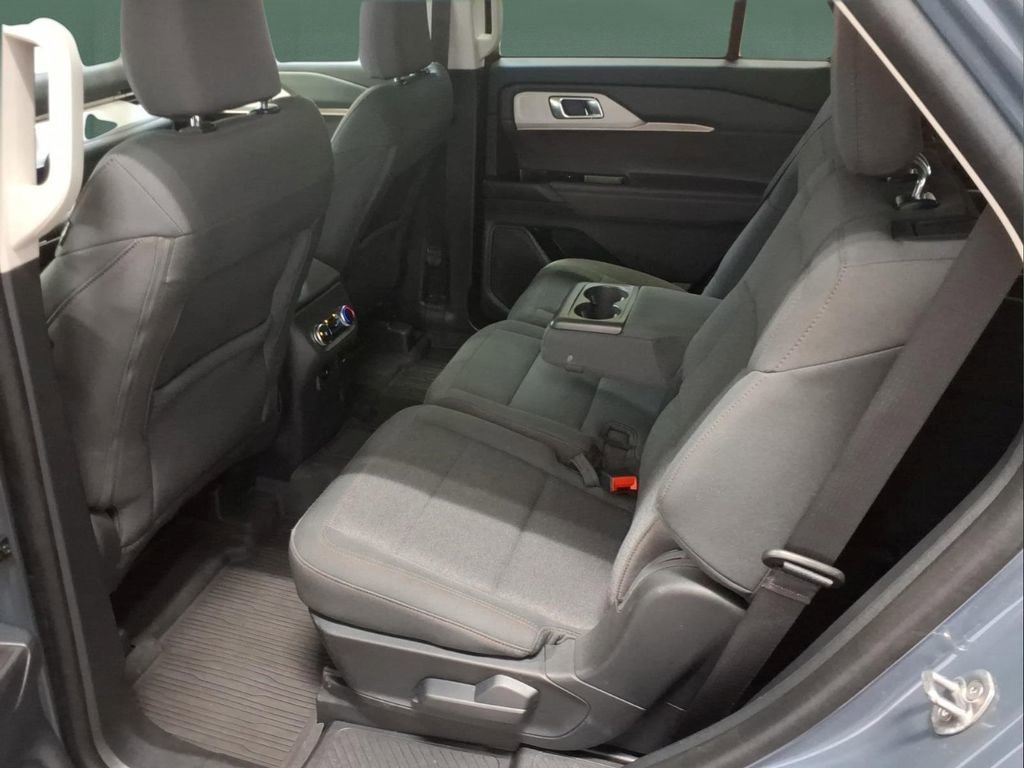 Used 2025 Ford Explorer Active AWD/4WD image 25