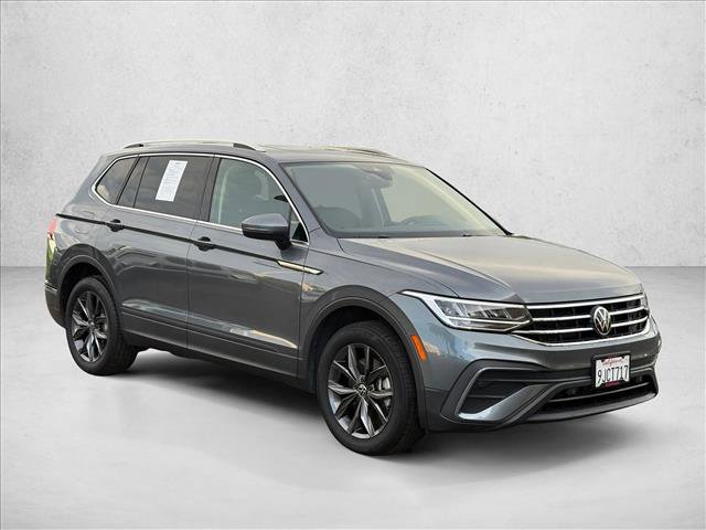 Used 2023 Volkswagen Tiguan SE w/ Panoramic Sunroof Package image 3