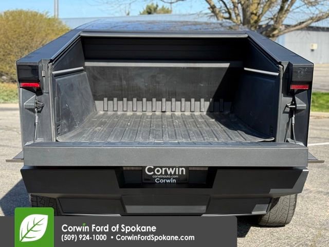 Used 2025 Tesla Cybertruck AWD Crew Cab image 18