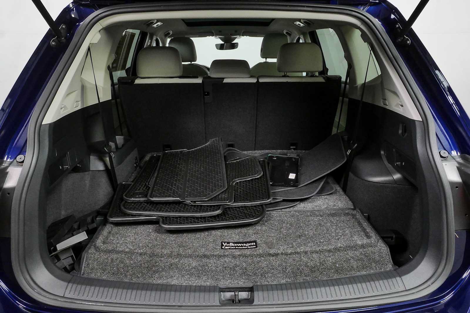 Certified 2023 Volkswagen Tiguan SE w/ Panoramic Sunroof Package FWD image 32